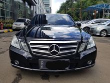 Mercedes-Benz E200 black 2010 top condition