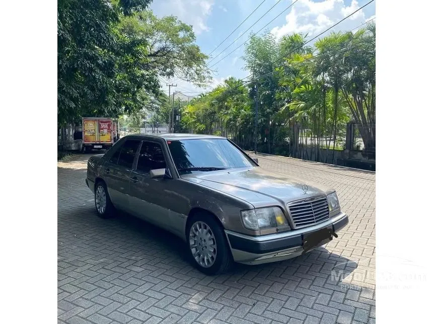1991 Mercedes-Benz 300 E Sedan