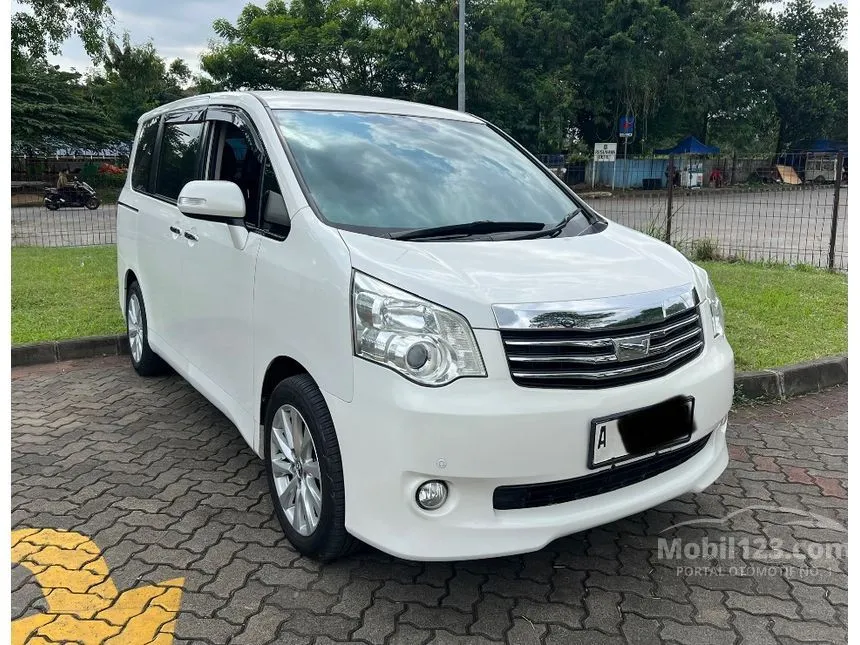 2015 Toyota NAV1 V Limited MPV