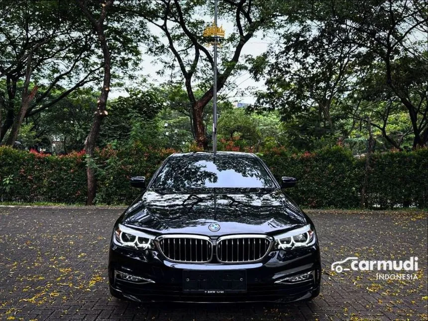 2018 BMW 530i Luxury Sedan