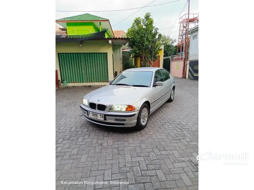 2000 BMW 323i Sedan