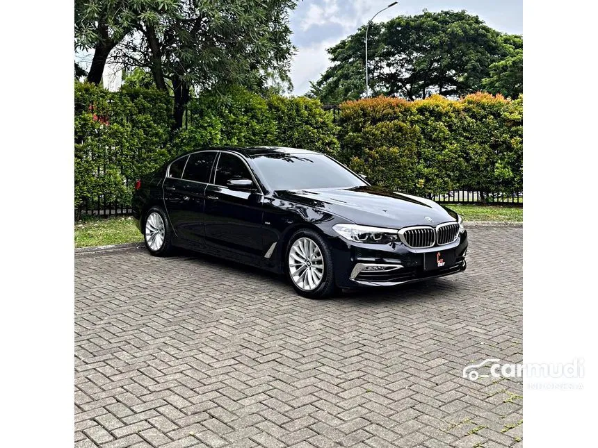 2018 BMW 530i Luxury Sedan