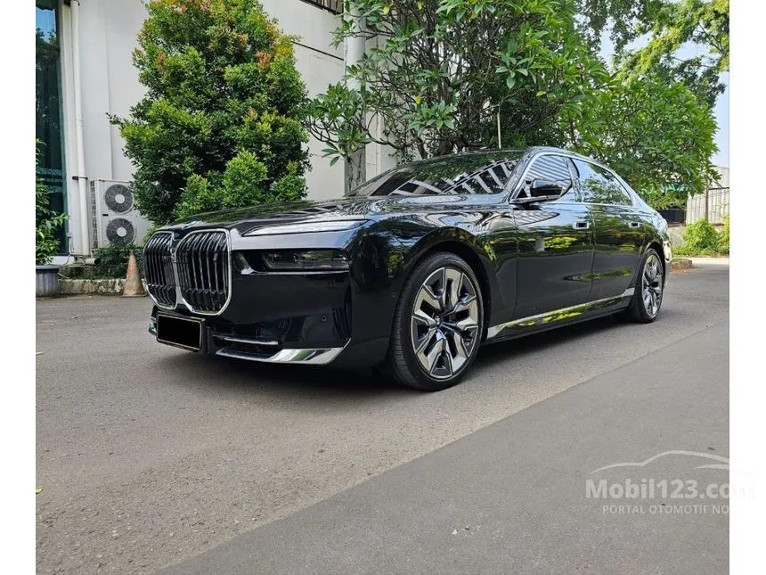 2025 BMW i7 xDrive60 Gran Lusso Sedan