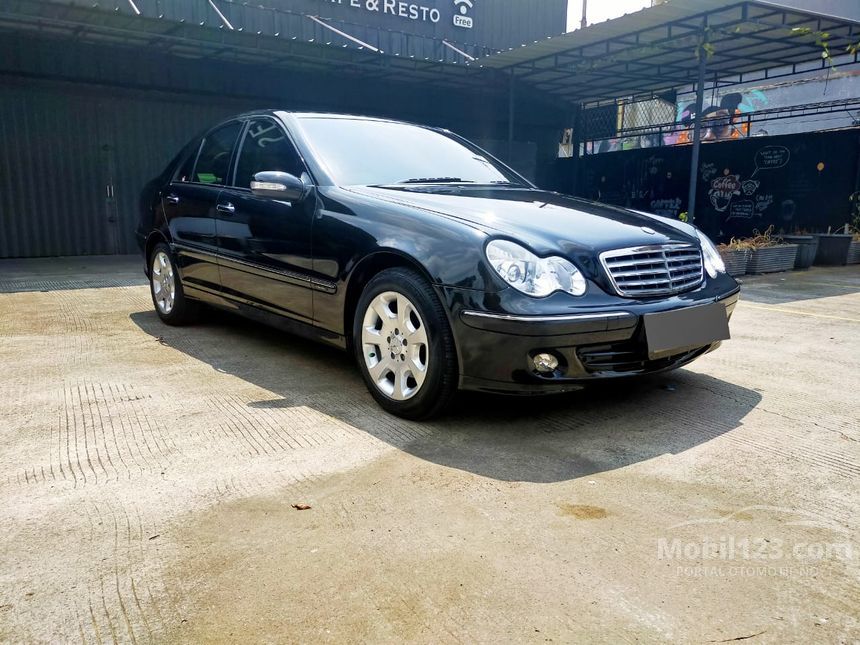 Jual Mobil Mercedes Benz C240 2004 Elegance 2 6 Di Jawa Barat Automatic Sedan Hitam Rp 145 000 000 7041160 Mobil123 Com