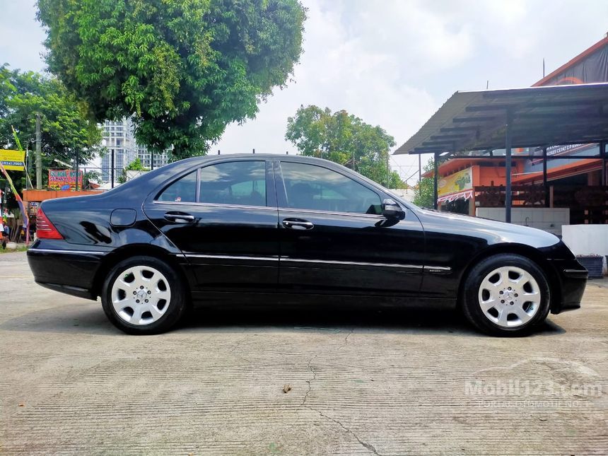 Jual Mobil Mercedes Benz C240 2004 Elegance 2 6 Di Jawa Barat Automatic Sedan Hitam Rp 145 000 000 7041160 Mobil123 Com