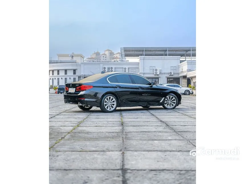 2019 BMW 520i Luxury Sedan