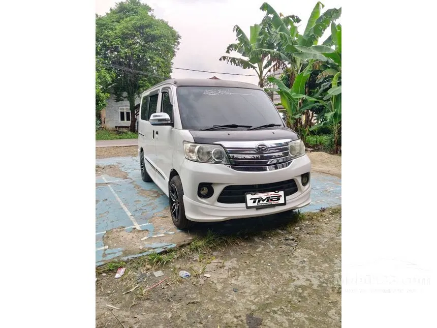 2015 Daihatsu Luxio X Van