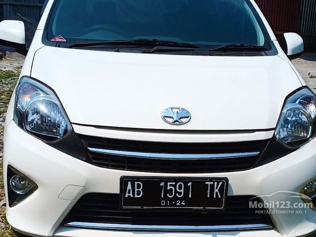 Toyota Agya Mobil bekas dijual di Yogyakarta Indonesia 