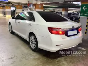 2014 Toyota Camry 2.5 Hybrid Sedan