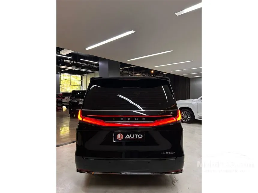 2025 Lexus LM 350 7 Seater MPV