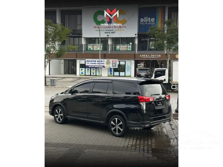 2022 Toyota Kijang Innova Venturer MPV