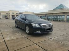 Toyota Camry 2.5 V AT Facelift Black on Beige 2014 Good Condition