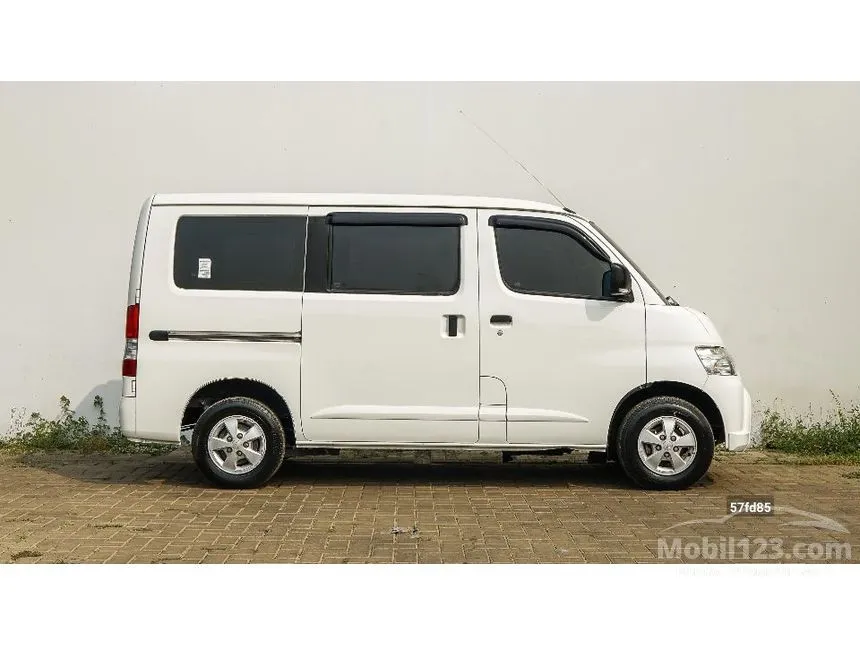 2022 Daihatsu Gran Max Mini Bus D Van