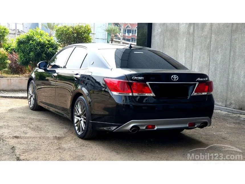 2013 Toyota Crown Sedan