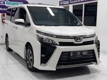 2018 Toyota Voxy 2.0 R80 Wagon AT Putih Super Istimewa Masih Gress Seperti Baru, Mulus Luar Dalam