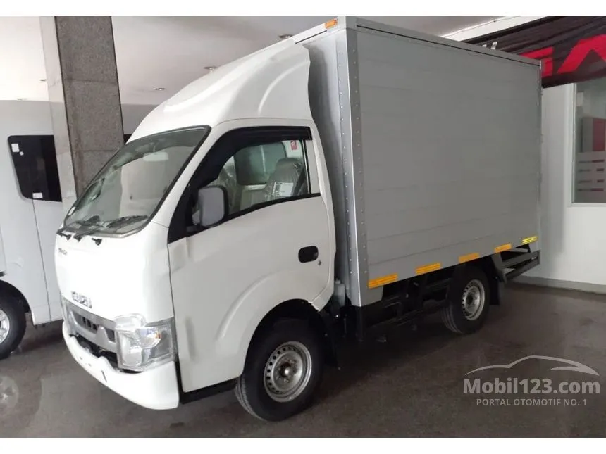 2024 Isuzu Traga Van