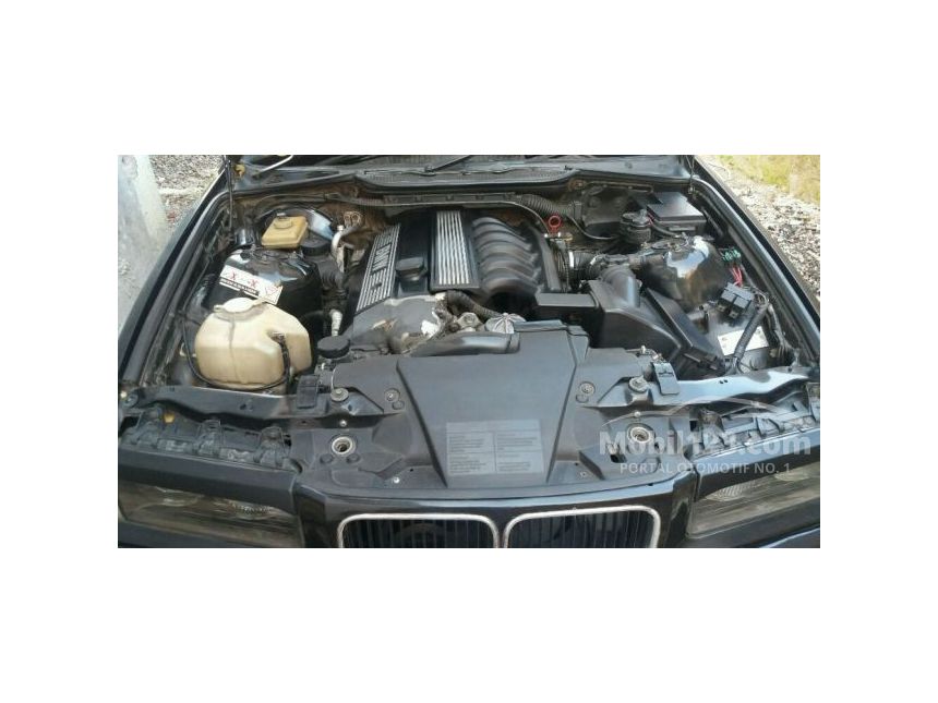 1995 BMW 320i 2.0 Manual Sedan