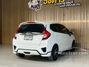2016 Honda JAZZ 1.5 V Hatchback