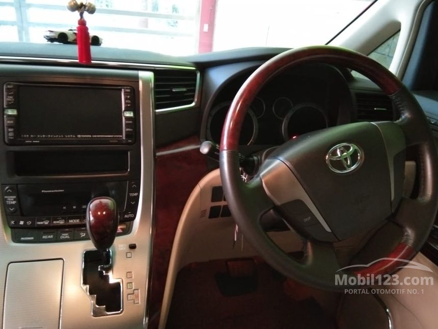 2011 Toyota Alphard G MPV
