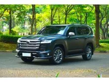 2023 Toyota Land Cruiser 3.3 300 VX-R SUV 4x4 AT Black on Black Odo 8 Rb (TERMURAH)