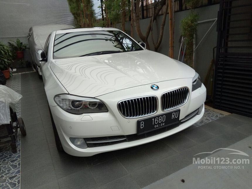 2012 BMW 520i Luxury Sedan