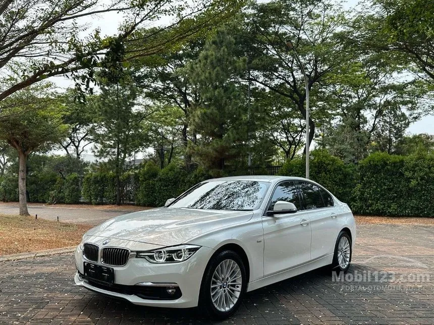 Jual Mobil BMW 320i 2018 Luxury 2.0 di DKI Jakarta Automatic Sedan Putih Rp 403.000.000