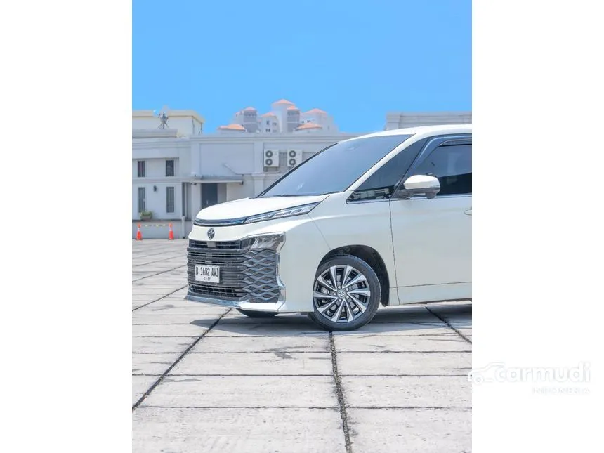 2022 Toyota Voxy (Premium Color) MPV
