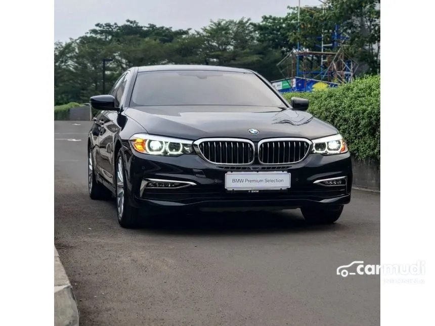 2018 BMW 530i Luxury Sedan