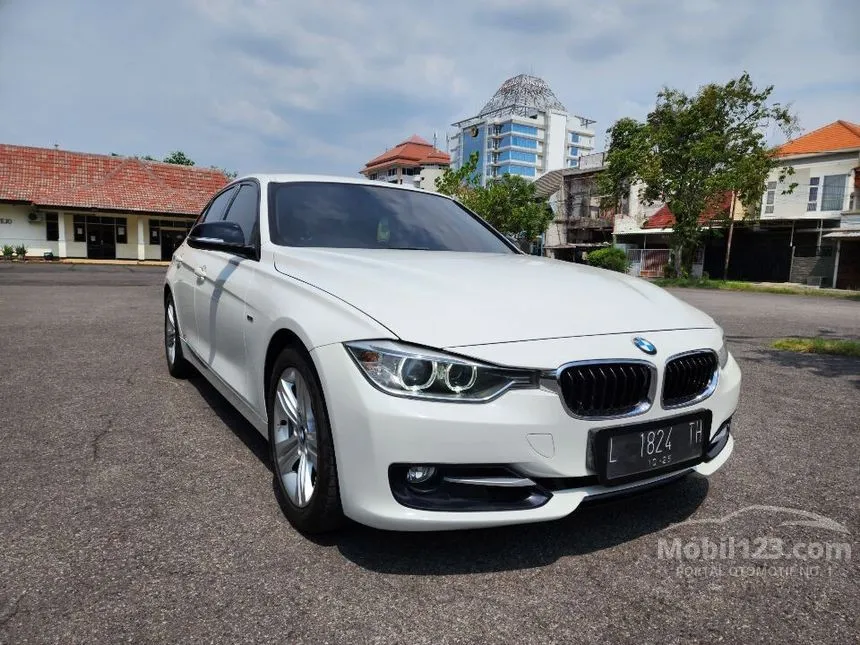 Jual Mobil BMW 320i 2013 Sport 2.0 di Jawa Timur Automatic Sedan Putih Rp 300.000.000