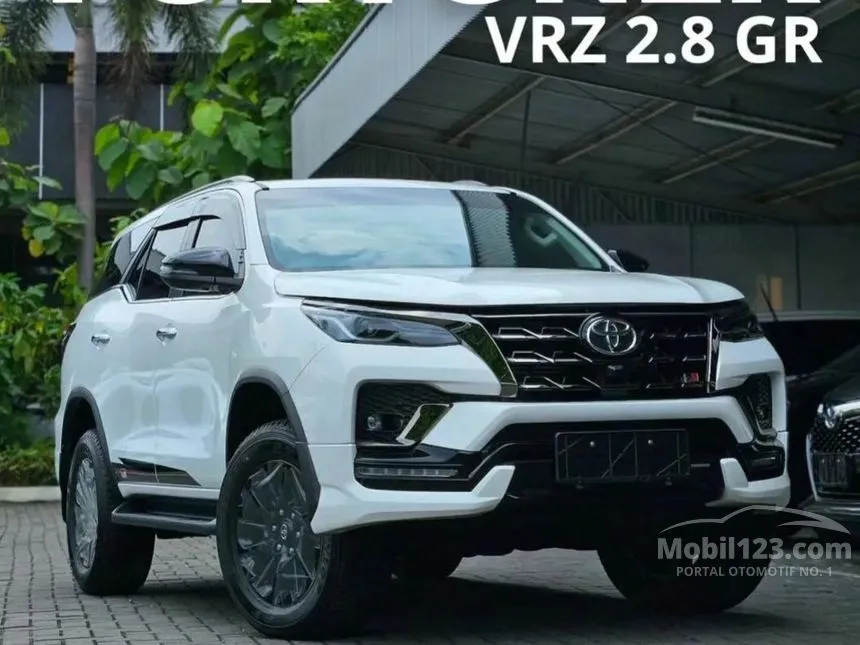 Jual Mobil Toyota Fortuner 2024 GR Sport 2.8 di Kalimantan Timur Automatic SUV Putih Rp 585.700.000