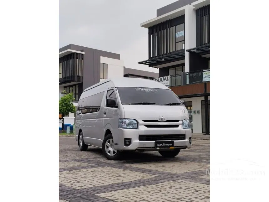2022 Toyota Hiace Commuter Van