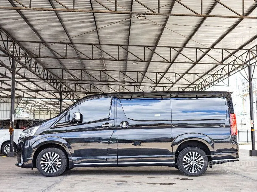 2021 Toyota Majesty Standard Van