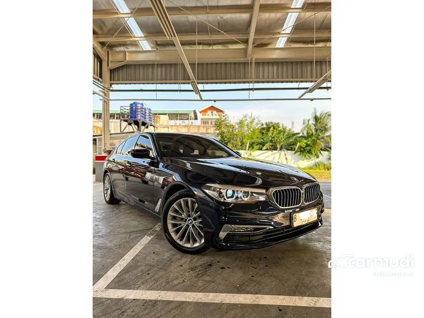 2018 BMW 530i Luxury Sedan