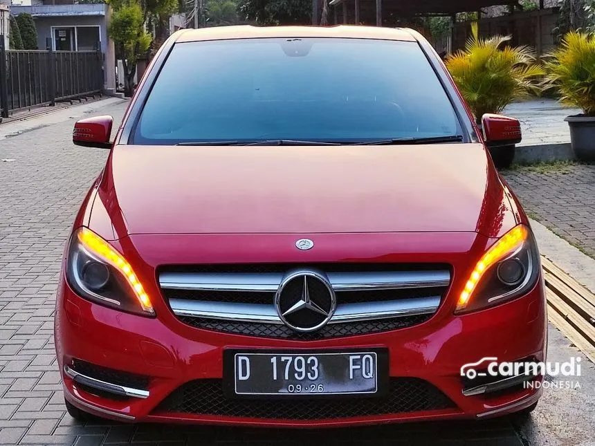 2012 Mercedes-Benz B200 Urban Hatchback