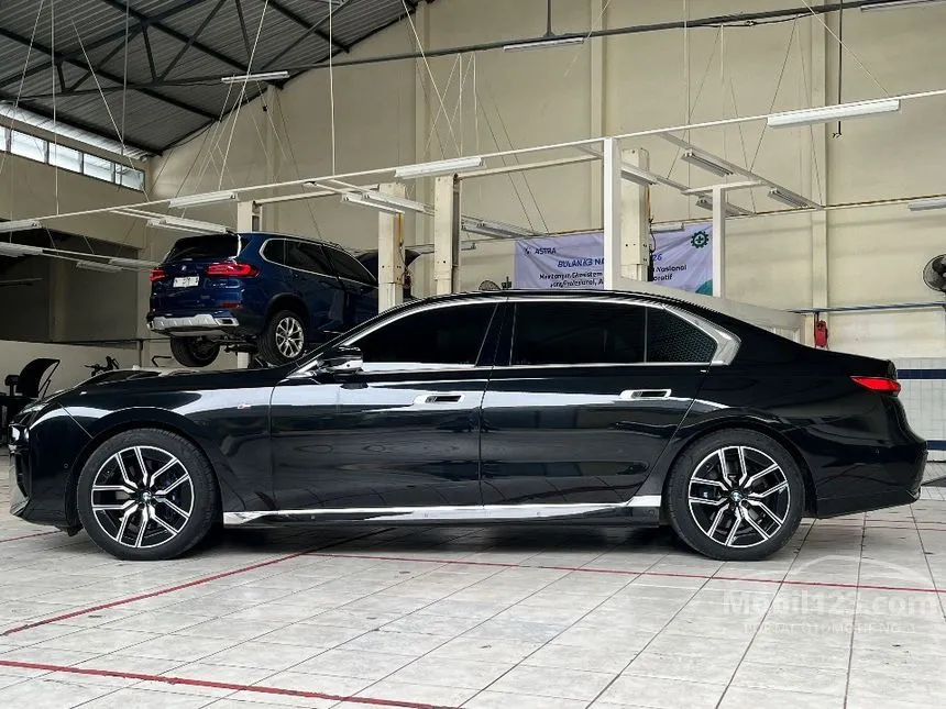 2024 BMW 735i M Sport Sedan