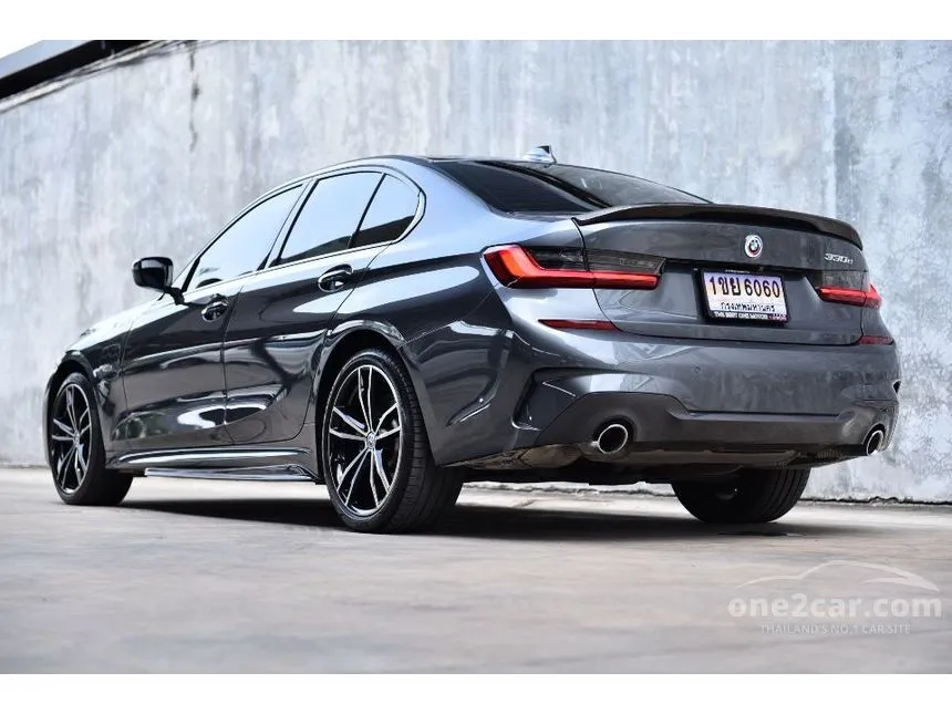2022 BMW 330e M Sport Sedan