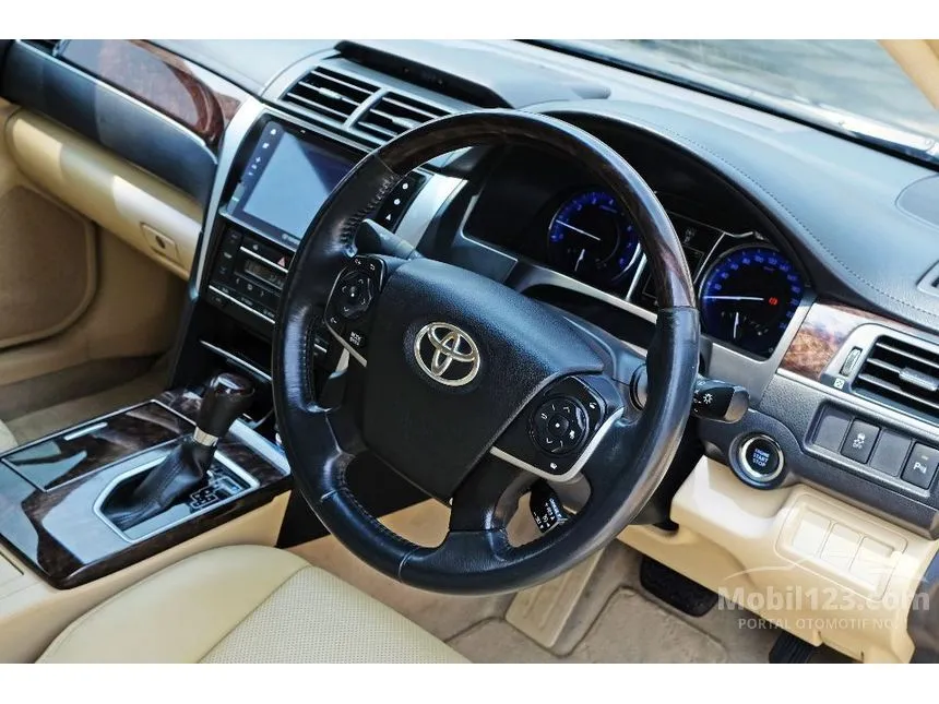2017 Toyota Camry V Sedan