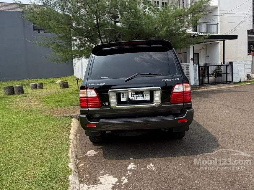 2005 Toyota Land Cruiser Cygnus SUV