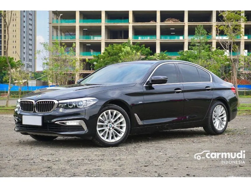 2018 BMW 530i Luxury Sedan