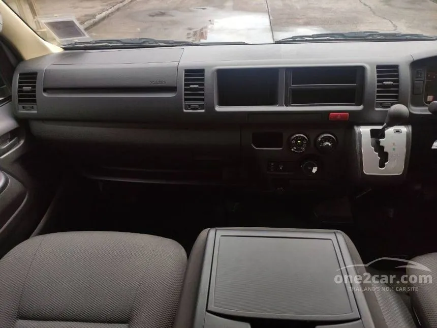 2020 Toyota Hiace D4D Van
