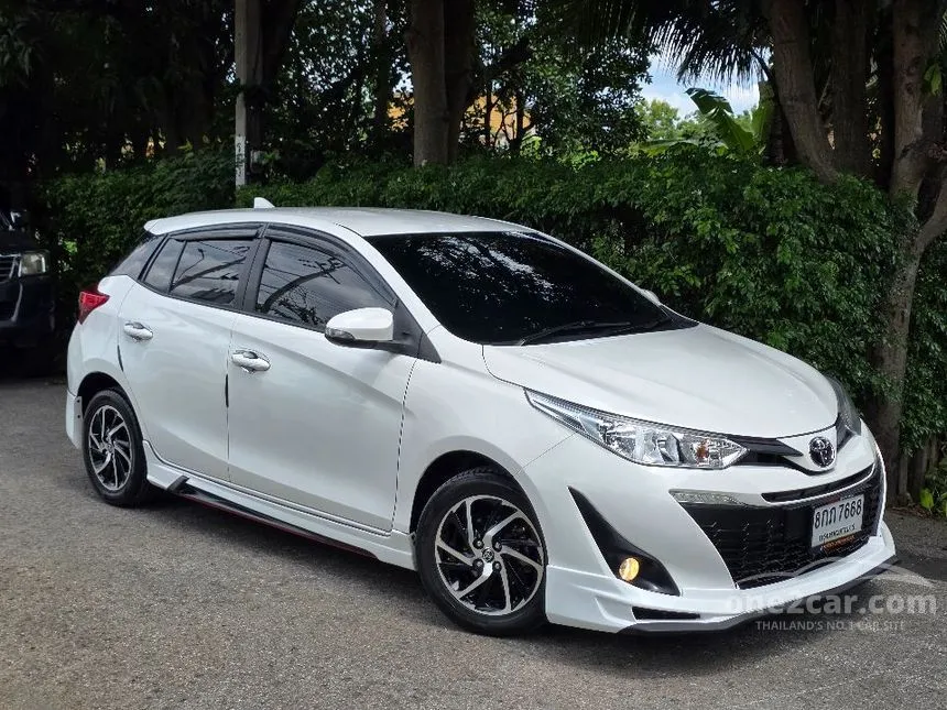 2019 Toyota YARIS Mid Hatchback