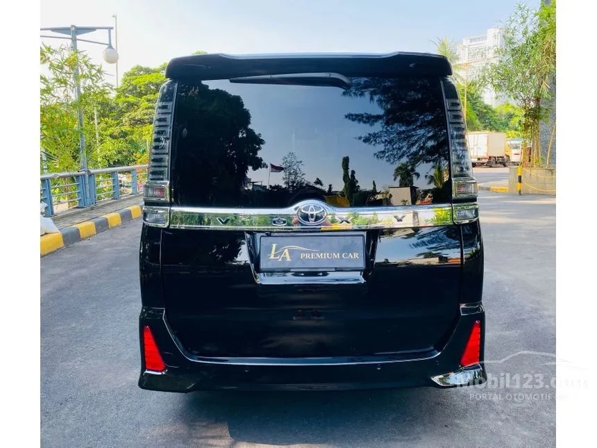 2018 Toyota Voxy MPV