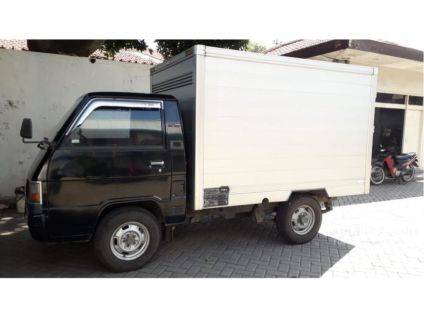 2010 Mitsubishi Colt L300 Box Box