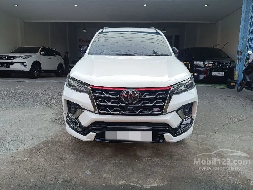 Jual Mobil Toyota Fortuner 2021 TRD 2.4 di Jawa Timur Automatic SUV Putih Rp 485.000.004