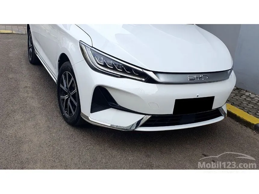 2025 BYD M6 Superior Captain 6 Seater MPV
