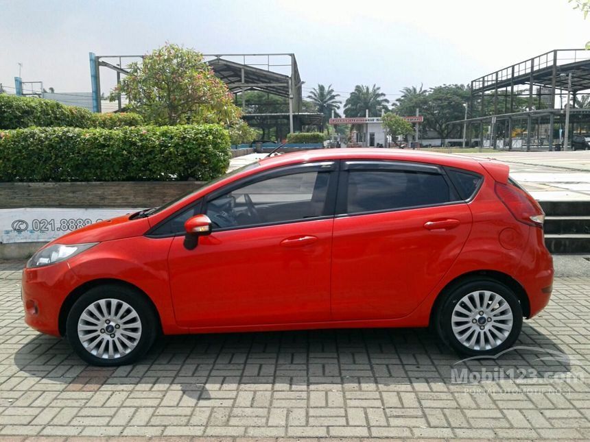 Jual Mobil  Ford  Fiesta  2012 Trend 1 4 di Jawa  Barat  