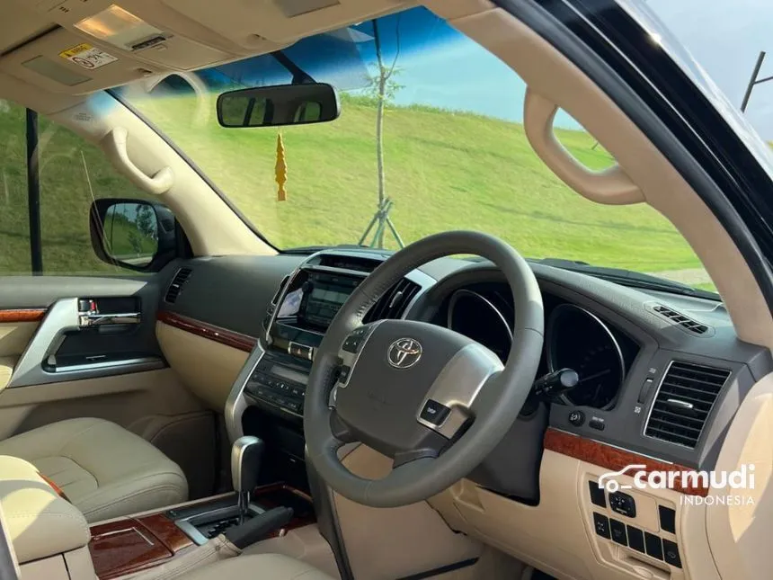 2014 Toyota Land Cruiser Full Spec E VX SUV
