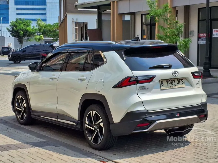 2023 Toyota Yaris Cross S HV (2 Tone) SUV
