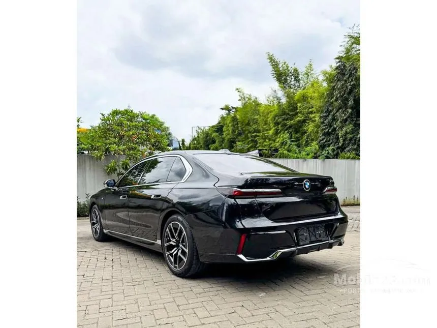 2023 BMW 735i M Sport Sedan