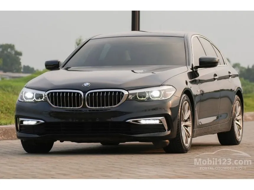 2018 BMW 520i Luxury Sedan